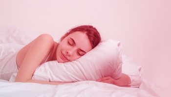 Should You Use Red Light Therapy before Bed?